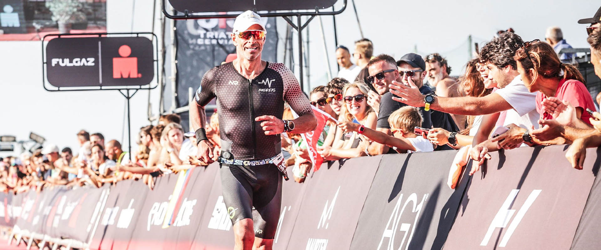 D-BRAND_Stage-Niedrig D-BRAND_Stage-Niedrig